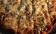 Deep Dish Pizza (Image via Instagram/@patspizzachicago)